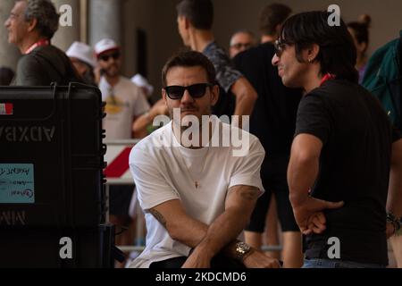 Alessandro Cattelan pendant le concert de musique 2022 Party Like A Deejay on 25 juin 2022 à l'Arena Civica à Milan, Italie (photo de Tommaso Berardi/LiveMedia/NurPhoto) Banque D'Images