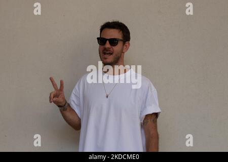 Alessandro Cattelan pendant le concert de musique 2022 Party Like A Deejay on 25 juin 2022 à l'Arena Civica à Milan, Italie (photo de Tommaso Berardi/LiveMedia/NurPhoto) Banque D'Images