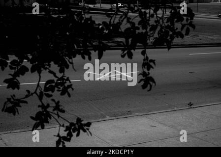 'X' est situé dans la rue de Dealey Plaza, Dallas Texas, où le premier coup de Lee Harvey Oswald a frappé John F. Kennedy, le Président des États-Unis en 35th le 22 novembre 1963. Le deuxième 'X' est où le même coup de balle a frappé le gouverneur du Texas John Connolly. (Photo de George Wilson/NurPhoto) Banque D'Images