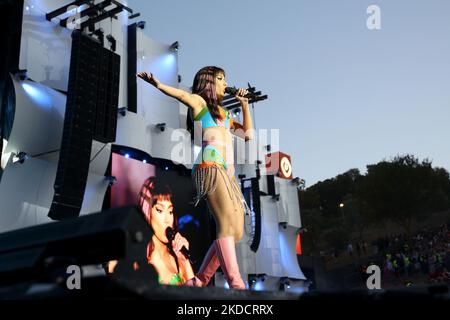 Le chanteur brésilien Anitta se produit le quatrième jour du festival de musique The Rock in Rio Lisboa 2022 à Lisbonne, au Portugal, sur 26 juin 2022. (Photo par Pedro Fiúza/NurPhoto) Banque D'Images