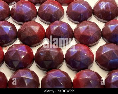 Truffes au chocolat belge 'Cherry brandy' dans un magasin de sucreries à Unionville, Ontario, Canada, on 04 décembre 2021. (Photo de Creative Touch Imaging Ltd./NurPhoto) Banque D'Images