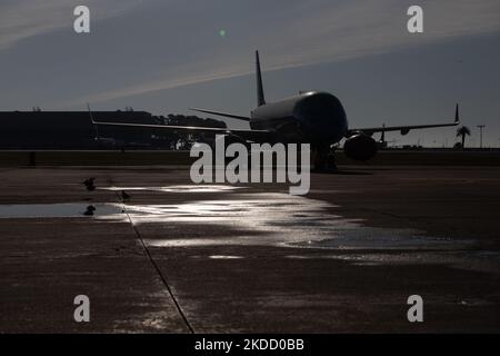 On voit un avion de passagers de la compagnie aérienne Austral stationné à l'aéroport Jorge Newbery, à Buenos Aires, en Argentine, 29 juin 2022. (Photo de Matías Baglietto/NurPhoto) Banque D'Images