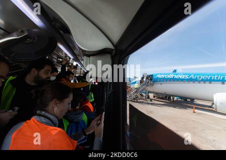 Un avion passager Aerolineas Argentinas est vu stationné à l'aéroport Jorge Newbery, à Buenos Aires, Argentine 29 juin 2022. (Photo de Matías Baglietto/NurPhoto) Banque D'Images