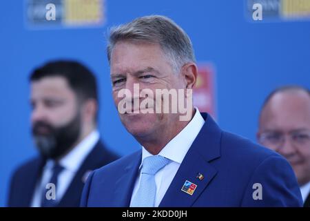 Le Président de la Roumanie, Klaus Iohannis, arrive sur place le dernier jour du Sommet de l'OTAN à Madrid, en Espagne, à 30 juin 2022. (Photo de Jakub Porzycki/NurPhoto) Banque D'Images