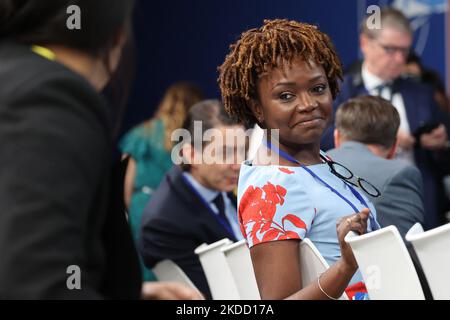 Secrétaire de presse de la Maison Blanche Secrétaire de presse Karine Jean-Pierre avant la conférence de presse du président américain Joe Biden le dernier jour du sommet de l'OTAN à Madrid, Espagne sur 30 juin 2022. (Photo de Jakub Porzycki/NurPhoto) Banque D'Images