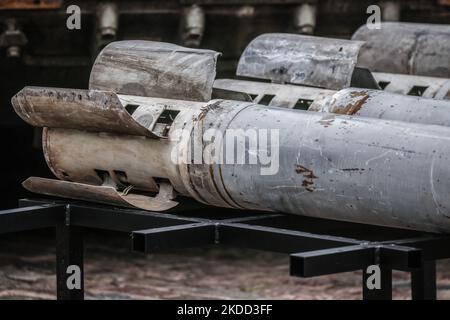 Les missiles russes endommagés sur les champs de bataille de l'Ukraine sont considérés comme faisant partie d'une exposition « pour notre liberté et la vôtre » sur la place du château royal. Varsovie, Pologne sur 2 juillet. 2022. L'exposition montrant du matériel militaire endommagé vise à prouver que la Russie peut être vaincue. Plus tard, il se rendra dans d'autres capitales européennes. (Photo de Beata Zawrzel/NurPhoto) Banque D'Images