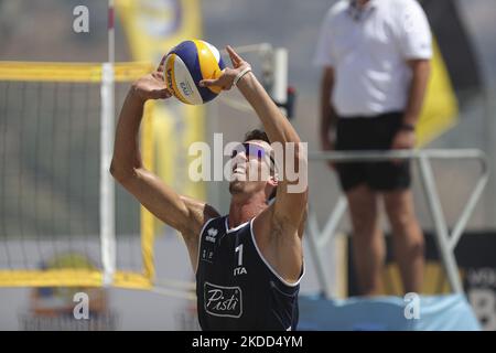 Volley-ball World Beach Pro Tour semi-fin, Dal Corso (Italie) en action pendant la plage Volleyball World Beach Pro Tour 2022 sur 03 juillet 2022 au Lido Naxos à Giardini Naxos, Italie (photo par Massimiliano Carnabuci/LiveMedia/NurPhoto) Banque D'Images