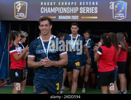 Les membres de l'équipe nationale espagnole de rugby à sept arrivent pour la cérémonie de remise des prix après avoir remporté la médaille d'or lors de la série de championnats de rugby à sept en Europe 2022 à Cracovie et le titre européen lors du championnat de rugby à sept en Europe 2022. Le dimanche, 03 juillet 2022, au stade municipal de Henryk Reyman, Cracovie, petite Pologne Voivodeship, Pologne. (Photo par Artur Widak/NurPhoto) Banque D'Images