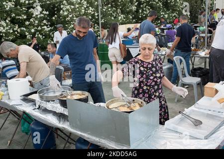 Festival anti-racisme de 3 jours avec des cuisines traditionnelles de nombreux pays à Athènes, Grèce sur 3 juillet 2022. Égypte, Éthiopie, Afghanistan, Zimbabwe, Nigéria, Kurdistan, Philippines entre autres. (Photo de Nikolas Kokovovlis/NurPhoto) Banque D'Images