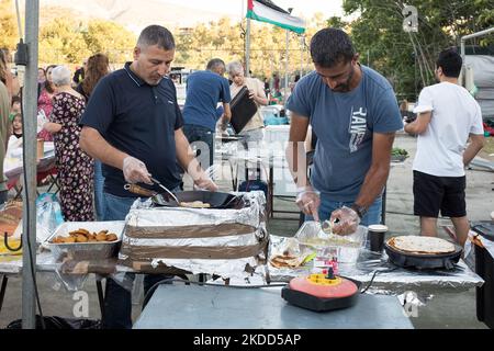 Festival anti-racisme de 3 jours avec des cuisines traditionnelles de nombreux pays à Athènes, Grèce sur 3 juillet 2022. Égypte, Éthiopie, Afghanistan, Zimbabwe, Nigéria, Kurdistan, Philippines entre autres. (Photo de Nikolas Kokovovlis/NurPhoto) Banque D'Images