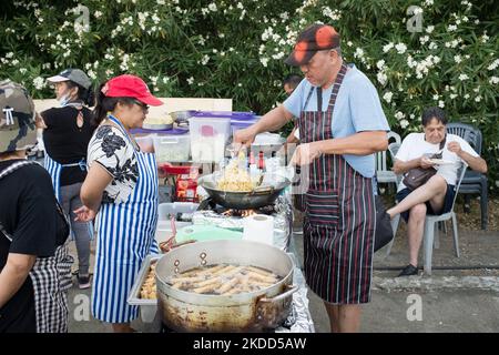 Festival anti-racisme de 3 jours avec des cuisines traditionnelles de nombreux pays à Athènes, Grèce sur 3 juillet 2022. Égypte, Éthiopie, Afghanistan, Zimbabwe, Nigéria, Kurdistan, Philippines entre autres. (Photo de Nikolas Kokovovlis/NurPhoto) Banque D'Images