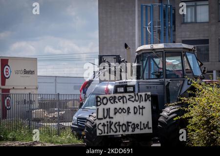 Des tracteurs dans un centre de distribution d'Albert Heijn à Utrecht. La principale chaîne de supermarchés à Utrecht, pays-Bas, sur 04 juillet 2022.(photo d'Oscar Brak/NurPhoto) Banque D'Images