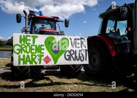 Des tracteurs dans un centre de distribution d'Albert Heijn à Utrecht. La principale chaîne de supermarchés à Utrecht, pays-Bas, sur 04 juillet 2022.(photo d'Oscar Brak/NurPhoto) Banque D'Images