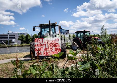 Des tracteurs dans un centre de distribution d'Albert Heijn à Utrecht. La principale chaîne de supermarchés à Utrecht, pays-Bas, sur 04 juillet 2022. (Photo par Oscar Brak/NurPhoto) Banque D'Images