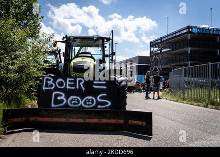 Des tracteurs dans un centre de distribution d'Albert Heijn à Utrecht. La grande chaîne de supermarchés à Utrecht, pays-Bas, sur 04 juillet 2022.(photo d'Oscar Brak/NurPhoto) Banque D'Images