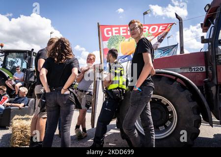 Des tracteurs dans un centre de distribution d'Albert Heijn à Utrecht. La principale chaîne de supermarchés à Utrecht, pays-Bas, sur 04 juillet 2022. (Photo par Oscar Brak/NurPhoto) Banque D'Images