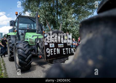 Des tracteurs dans un centre de distribution d'Albert Heijn à Utrecht. La principale chaîne de supermarchés à Utrecht, pays-Bas, sur 04 juillet 2022.(photo d'Oscar Brak/NurPhoto) Banque D'Images