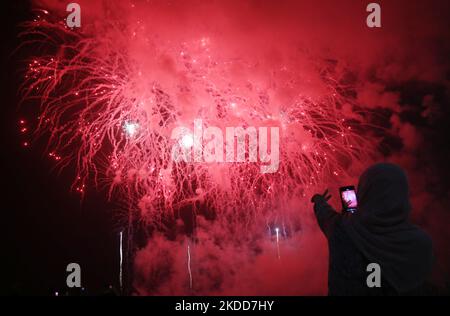 Feux d'artifice à l'occasion du 60th anniversaire de l'indépendance algérienne à Alger, Algérie sur 05 juillet 2022 (photo par APP/NurPhoto) Banque D'Images