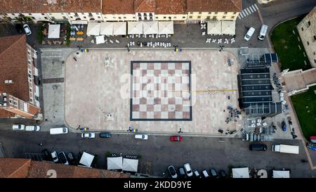 Une vue de drone de Marostica, Italie, sur 6 juillet 2022. Il est surtout célèbre pour ses échecs en direct et pour la variété de cerises locales. (Photo de Manuel Romano/NurPhoto) Banque D'Images