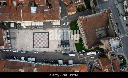 Une vue de drone de Marostica, Italie, sur 6 juillet 2022. Il est surtout célèbre pour ses échecs en direct et pour la variété de cerises locales. (Photo de Manuel Romano/NurPhoto) Banque D'Images