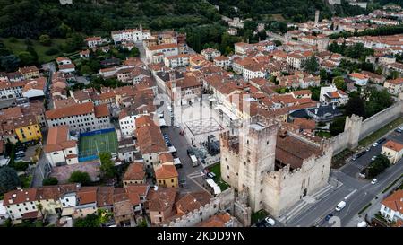 Une vue de drone de Marostica, Italie, sur 6 juillet 2022. Il est surtout célèbre pour ses échecs en direct et pour la variété de cerises locales. (Photo de Manuel Romano/NurPhoto) Banque D'Images