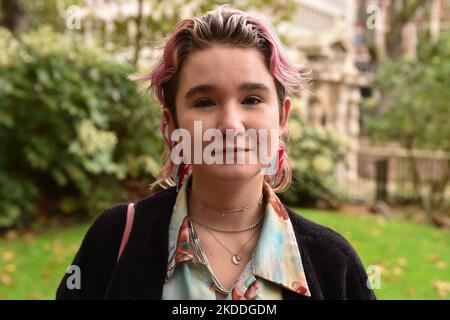 Londres, Angleterre, Royaume-Uni. 5th novembre 2022. PHOEBE PLUMMER, activiste de Just Stop Oil qui a lancé de la soupe sur les Sunflowers de Van Gogh, photographiés lors d'une manifestation anti-gouvernementale dans le remblai de Londres. (Image de crédit : © Thomas Krych/ZUMA Press Wire) Banque D'Images