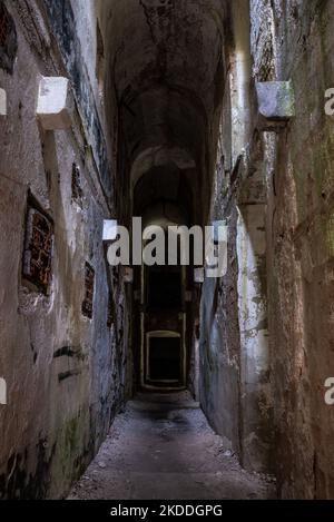 A l'intérieur de la forteresse autrichienne Landro dans les Alpes Dolomites du Tyrol du Sud, une demeure architecturale des conflits frontaliers entre l'Autriche et l'Italie Banque D'Images