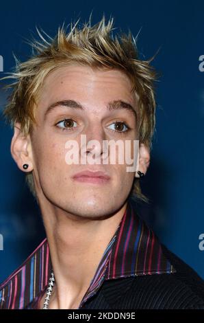 AARON CARTER (7 décembre 1987 - 5 novembre 2022) le rappeur, chanteur et acteur américain qui était une star pop pré-ado et adolescente au cours des premières années du 21st siècle a été trouvé mort à son domicile de Californie samedi. Il avait 34 ans. PHOTO DU FICHIER PRISE SUR: 7 décembre 2004, Las Vegas, Nevada, Etats-Unis: AARON CARTER lors des arrivées pour les Billboard Music Awards, au MGM Grand. (Image de crédit : © Fitzroy Barrett/ZUMA Wire) Banque D'Images