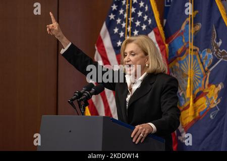 NEW YORK, N.Y. – 3 novembre 2022 : la Représentante Carolyn Maloney (D-NY) s'adresse à un rassemblement de campagne au Barnard College de New York. Banque D'Images