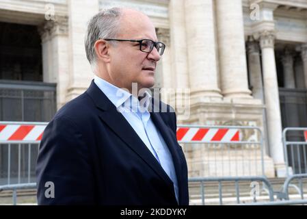 Rome, Italie. 05th novembre 2022. Roberto Gualtieri, maire de Rome, assiste à la manifestation nationale pour la paix organisée par les associations de la société civile italienne avec la coalition Europe pour la paix, en solidarité avec le peuple ukrainien et les victimes de toutes les guerres. Crédit : SOPA Images Limited/Alamy Live News Banque D'Images