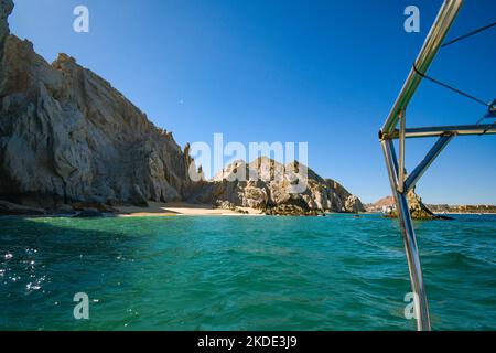 Les terres terminent les formations rocheuses à l'extrémité de la péninsule de Baja près de Cabo San Lucas, au Mexique Banque D'Images