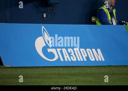 Saint-Pétersbourg, Russie. 05th novembre 2022. Logo Gazprom vu en action lors du match de football de la Premier League russe entre Zenit Saint Petersbourg et Akhmat Grozny à Gazprom Arena. Score final; Zenit 1:2 Akhmat. Crédit : SOPA Images Limited/Alamy Live News Banque D'Images