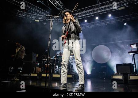 Milan Italie. 05 novembre 2022. Le chanteur-compositeur anglais JAMES BAY se produit en direct sur scène à fabrique lors du « Leap Tour 2022 ». Banque D'Images