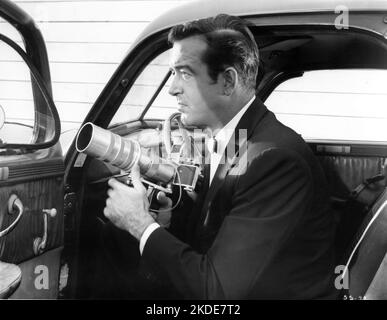 JOHN PAYNE dans UN PEU ÉCARLATE 1956 réalisateur ALLAN DWAN de roman Love's Lovely Counterfeit par James M. Cain scénario Robert Blees cinéaste John Alton costume de conception Arlene Dahl et Norma Benoît Koch Bogeaus Productions / Filmcrest Productions / RKO radio Pictures Banque D'Images