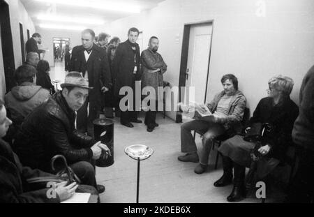 Grande foule de chômeurs au bureau du travail sur 23.01.1980 à Dortmund, en Allemagne Banque D'Images