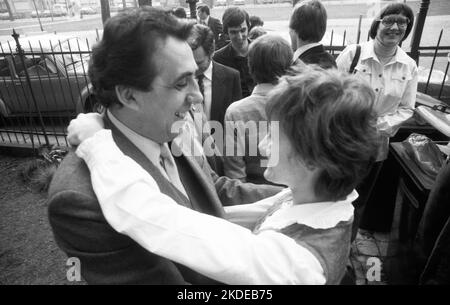 La visite du Président du FDJ du GDR, Egon Krenz, à Bonn, le 21 mars 1980. Avec ses amis, le MSB Spartakus, Allemagne Banque D'Images