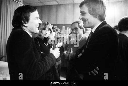 La visite du Président du FDJ du GDR, Egon Krenz, à Bonn, le 21 mars 1980. Gerhard Schroeder et Werner Stuermann (de gauche à droite), Allemagne Banque D'Images