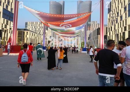 Le DARB Lusail Festival, un festival familial dans le cadre du partenariat entre Qatar Tourism, Qatar Airways, l'année 2022 de la culture (Yoc) Qatar-MENASA, le Comité suprême pour la livraison et l'héritage (SC) et Qatari Diar, a insufflé la vie dans le nouveau monument inauguré dans la ville dynamique de Lusail au Qatar. Banque D'Images