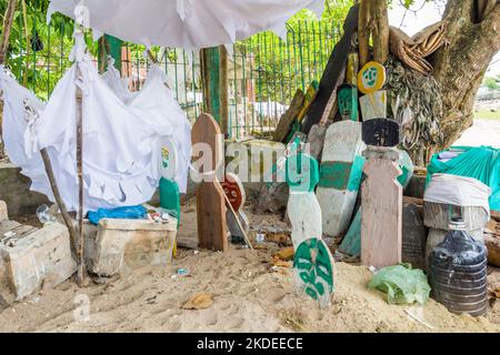 Sites de tombe de Badjao avec 'sunduk' à Mindanao, Philippines Banque D'Images