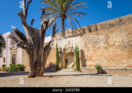 Le monastère d'Arkadi (en grec Moní Arkadíou) est un monastère orthodoxe de l'est, près de Rethymno. C'est l'un des monastères les plus historiques de Crète. Banque D'Images