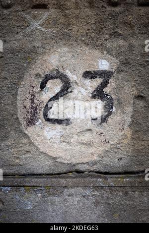 Numéro 23 numéro de maison sur un mur en pierre Banque D'Images