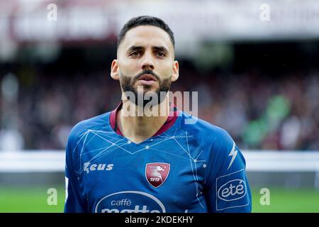 Salerno, Italie. 05th novembre 2022. Dylan Bronn des États-Unis de Salernitana regarde pendant la série Un match entre les États-Unis Salernitana 1919 et Cremonese au Stadio Arechi, Salerno, Italie, le 5 novembre 2022. Credit: Giuseppe Maffia/Alay Live News Banque D'Images