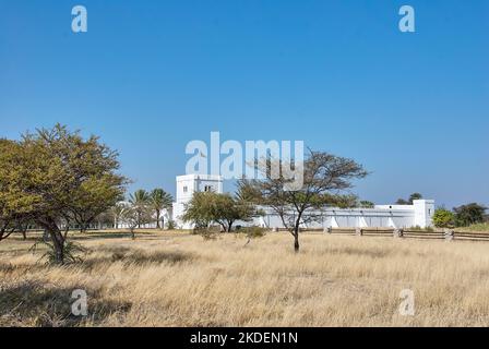 Etosha, Nambia - 07 09 2013: Camp de Namutoni dans le parc national d'Etosha la Namibie est un ancien poste de police transformé en camp touristique Banque D'Images