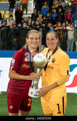 Carina Wenninger (Roma Femminile)Emma Lind (Roma Femminile) pendant la série des femmes italiennes Une coupe Supercup match entre les femmes Juventus 4-5 femmes roms au stade Ennio Tardini sur 5 novembre 2022 à Parme, Italie. Credit: Maurizio Borsari/AFLO/Alay Live News Banque D'Images