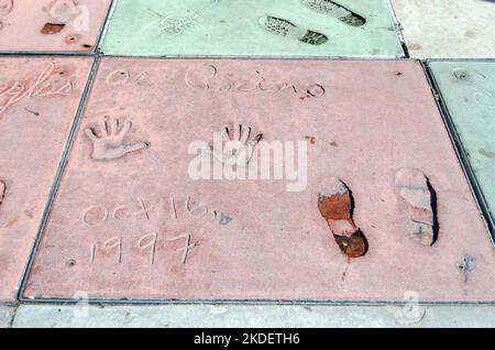 LOS ANGELES - le 26 AOÛT 2012 : les empreintes d'Al Pacino sur le boulevard Hollywood sur 26 août 2012 à Los Angeles. Il y a près de 200 imprimés de célébrités Banque D'Images