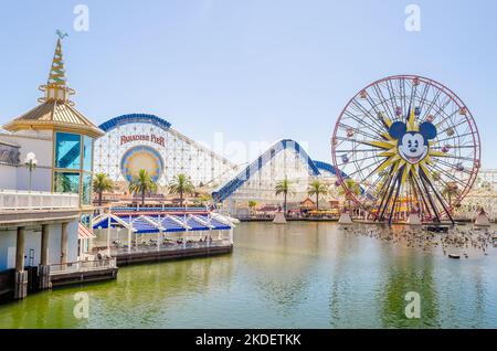 ANAHEIM, CALIFORNIE, 27 AOÛT : jetée Paradise Pier au parc d'attractions Disney California, sur 27 août 2012. Cette zone s'étend sur 15 acres (61 000 m2) et est le Banque D'Images