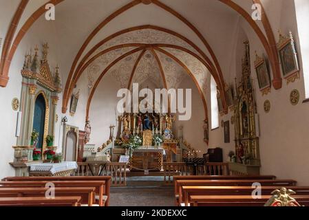 Presbytère de la petite église Heilig Kreuz dans le Parc naturel Fanes Sennes Prags dans le Tyrol du Sud, Italie Banque D'Images