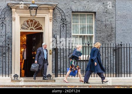 Downing Street, Londres, Royaume-Uni. 11th octobre 2022. Lord True, Wendy Morton et Penny Mordantante, assistent à la première réunion du Cabinet au 10 Downing Street Sinc Banque D'Images