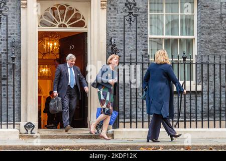 Downing Street, Londres, Royaume-Uni. 11th octobre 2022. Lord True, Wendy Morton et Penny Mordantante, assistent à la première réunion du Cabinet au 10 Downing Street Sinc Banque D'Images