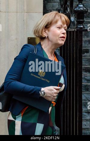 Downing Street, Londres, Royaume-Uni. 11th octobre 2022. Wendy Morton, whip en chef, assiste à la première réunion du Cabinet au 10 Downing Street depuis le Conservativ Banque D'Images